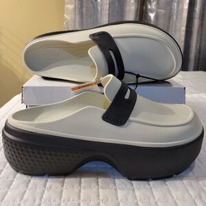 NWT CROCS Stomp Loafer Clogs Cream Black Mules Chunky Eclectic Grandpa Oversized